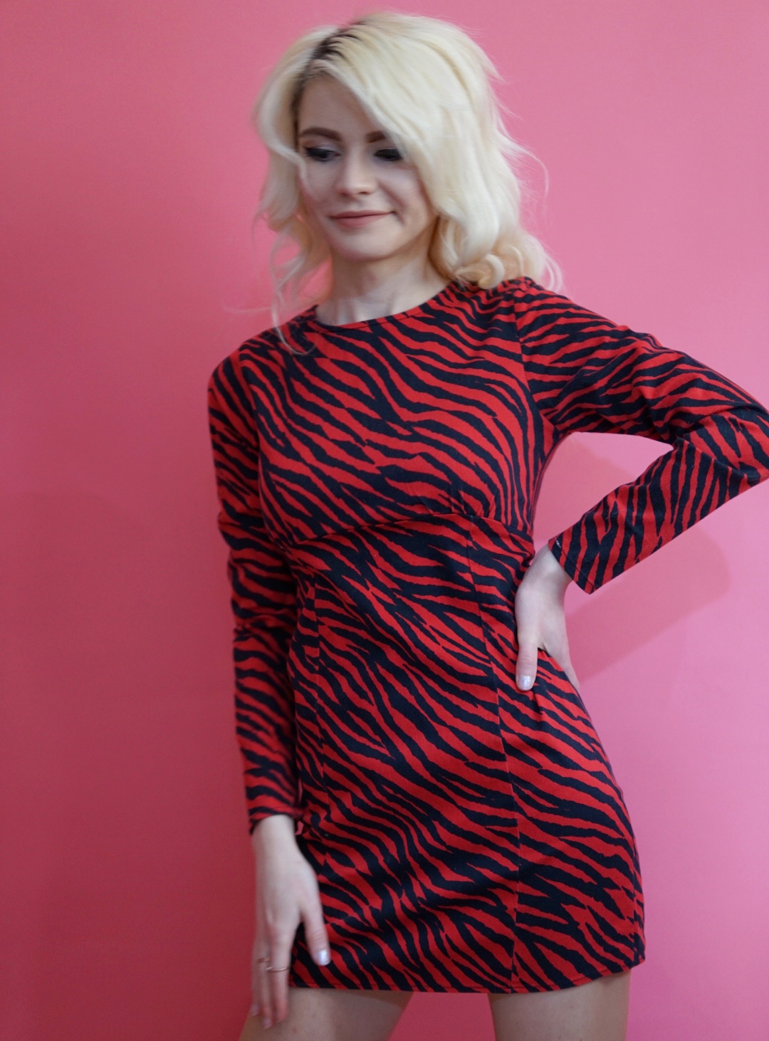 Rochie roșie cu printuri