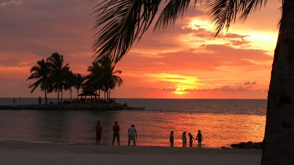 Tanjung Aru Beach: Sabah's Sunset Haven