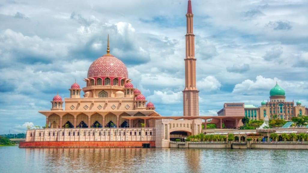 Putra Mosque: Architectural Elegance in Putrajaya