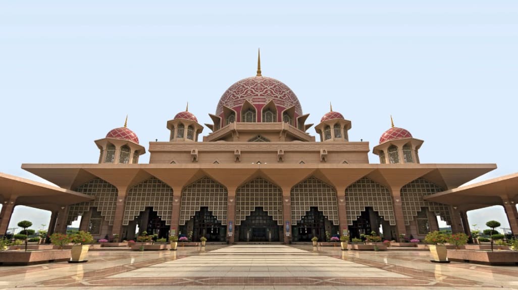 Putra Mosque: Architectural Elegance in Putrajaya