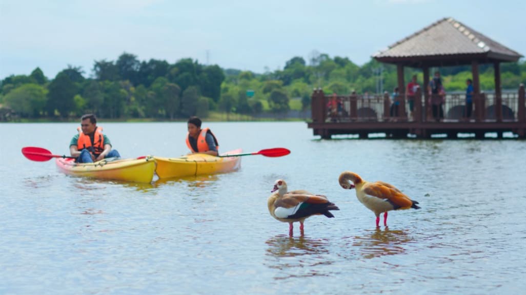 Pusat Rekreasi Air / Lake Recreation Centre: Waterfront Fun in Putrajaya