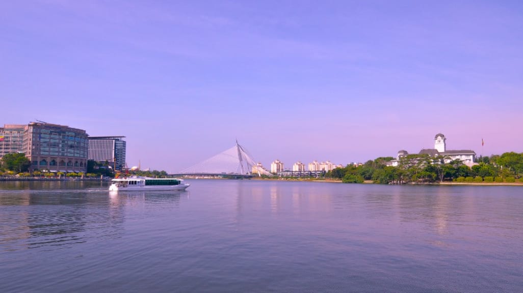 Cruise Tasik Putrajaya: A Scenic Waterway Experience