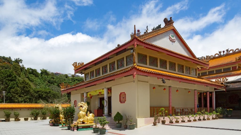 Sam Poh Temple: A Serene Buddhist Sanctuary
