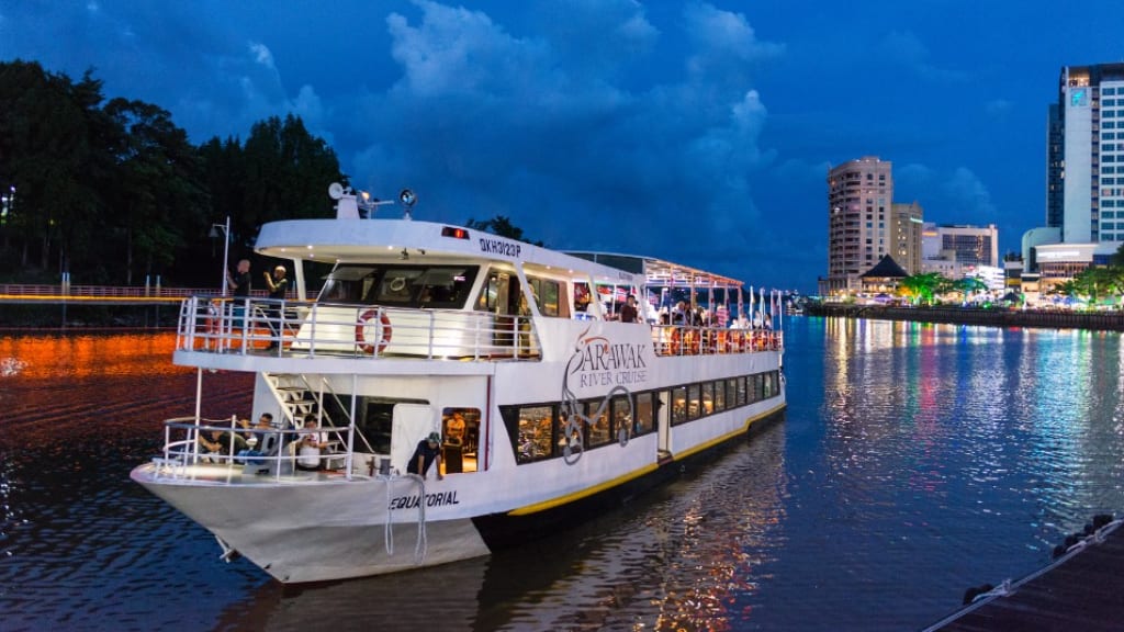 Sarawak River Cruise: A Scenic Exploration of Kuching's Beauty