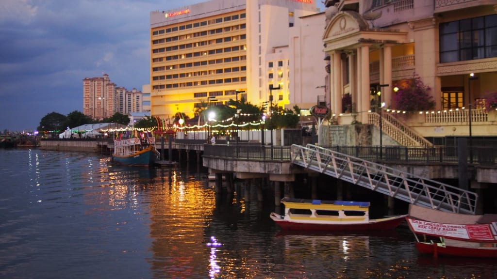 Sarawak River Cruise: A Scenic Exploration of Kuching's Beauty