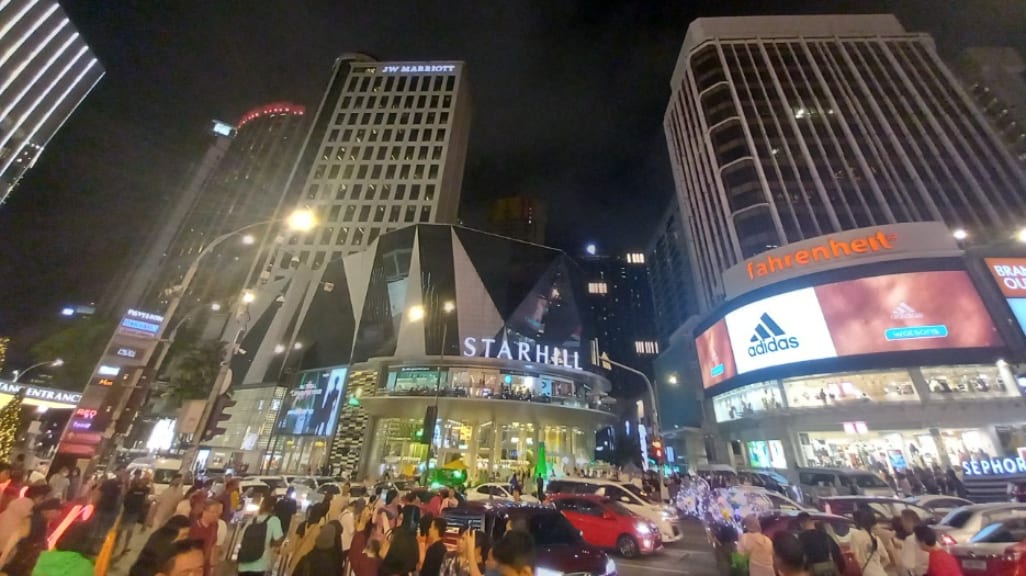 Fahrenheit88: A Contemporary Shopping Hub with Youthful Energy