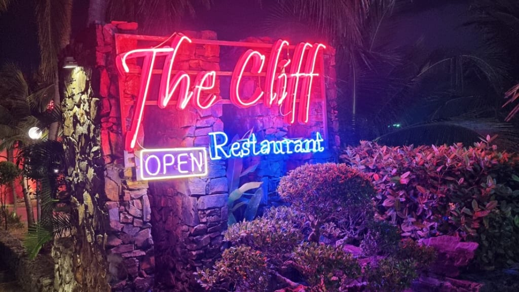 The Cliff Restaurant: Dine with a View