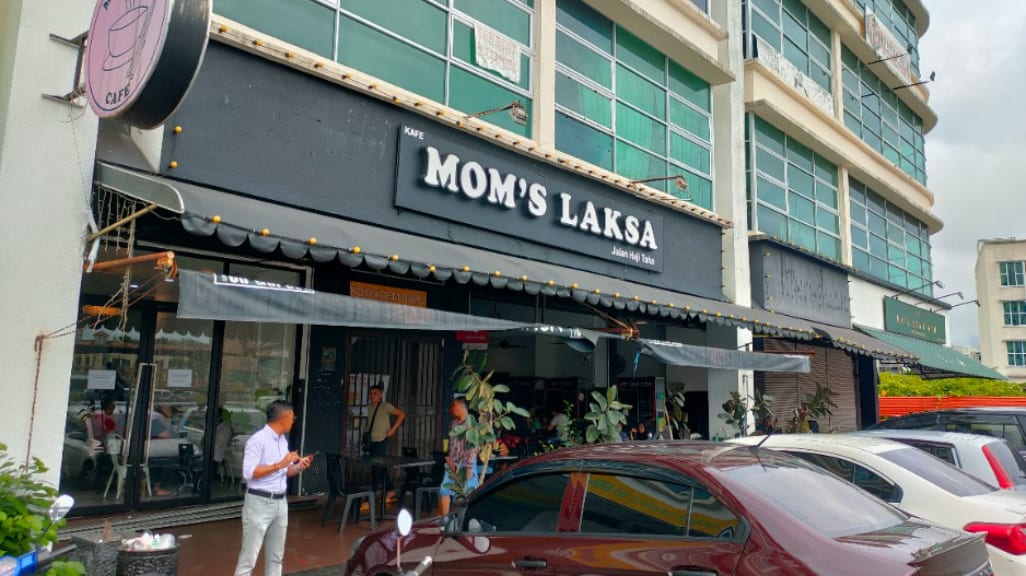 Mom's Laksa Kafe: A Homely Taste of Kuching