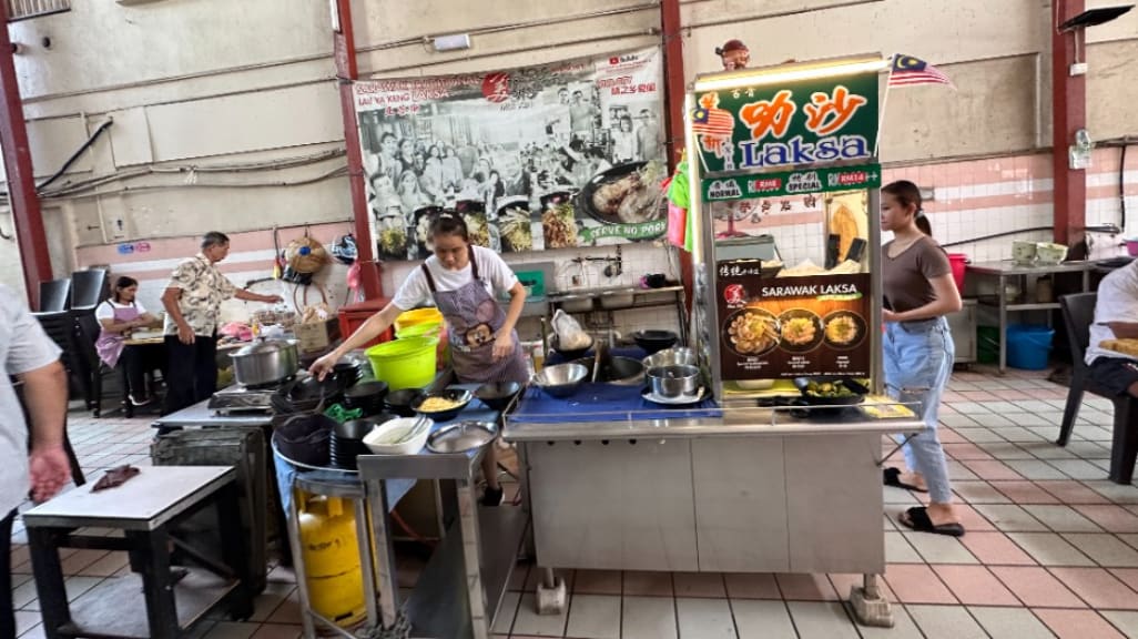 Lau Ya Keng Foodcourt: A Laksa Hub in the Heart of Kuching