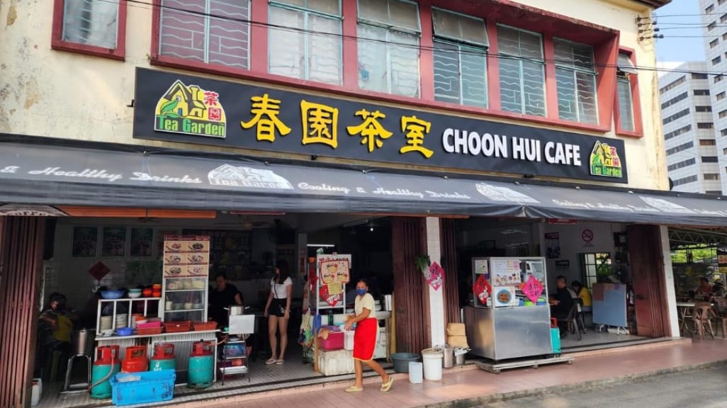 Choon Hui Cafe: A Staple in Kuching's Laksa Scene