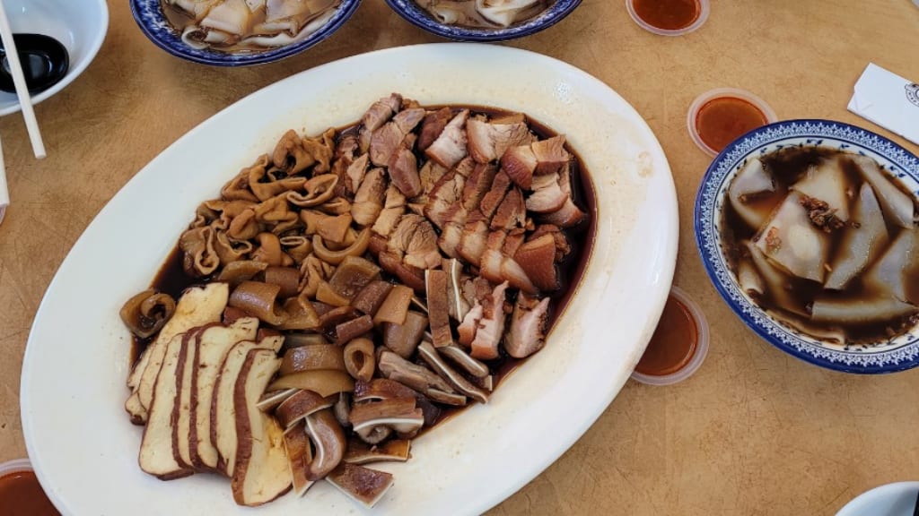 Lau Ya Keng Foodcourt: A Laksa Hub in the Heart of Kuching
