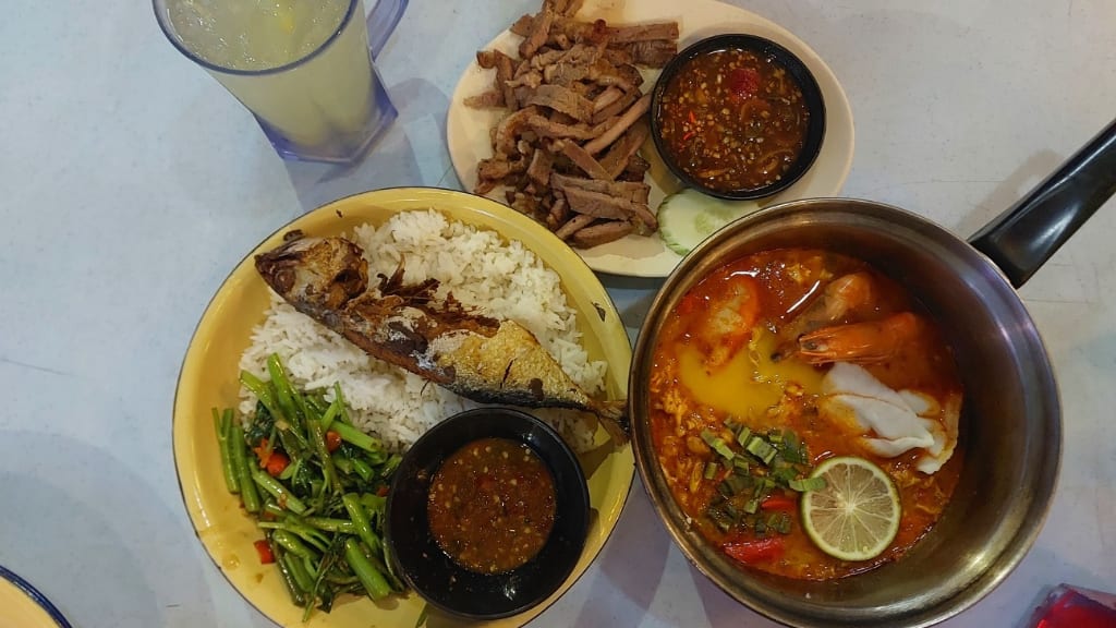 Little Rara Chow Kit: A Thai Street Food Adventure