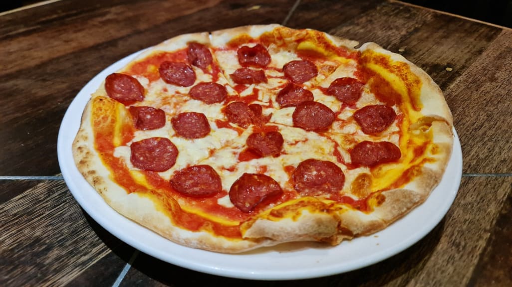 La Risata Bar Pizzeria Ristorante (Damansara): Classic Italian Charm
