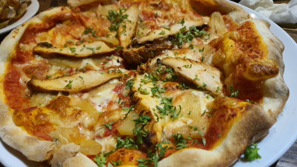 La Risata Bar Pizzeria Ristorante (Damansara): Classic Italian Charm