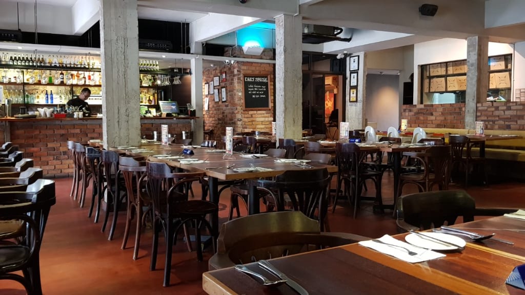 La Risata Bar Pizzeria Ristorante (Damansara): Classic Italian Charm