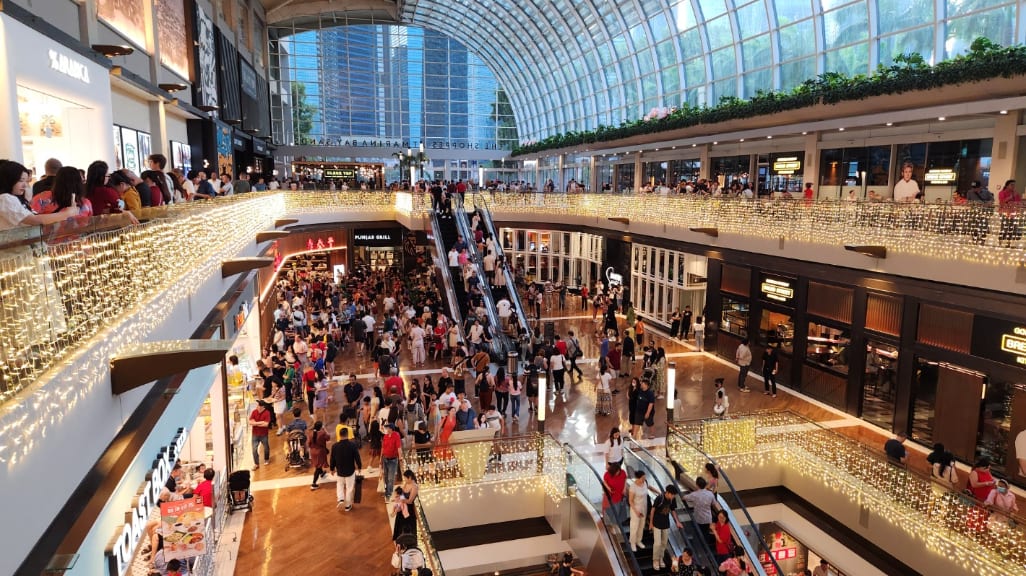 Shopping Mall: A Luxury Shopping Haven