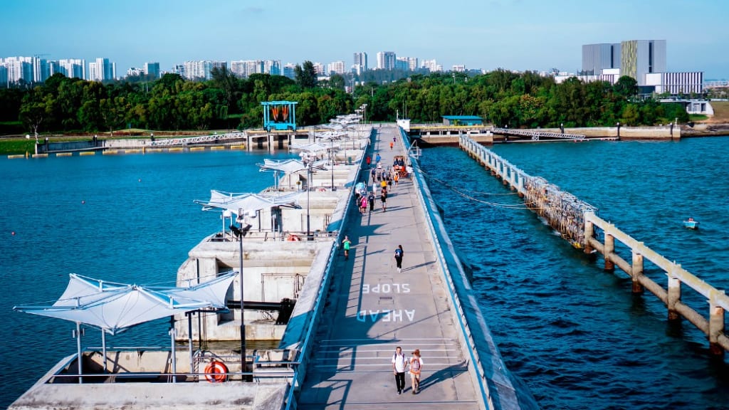 Marina Barrage: Green Oasis and Waterfront Leisure