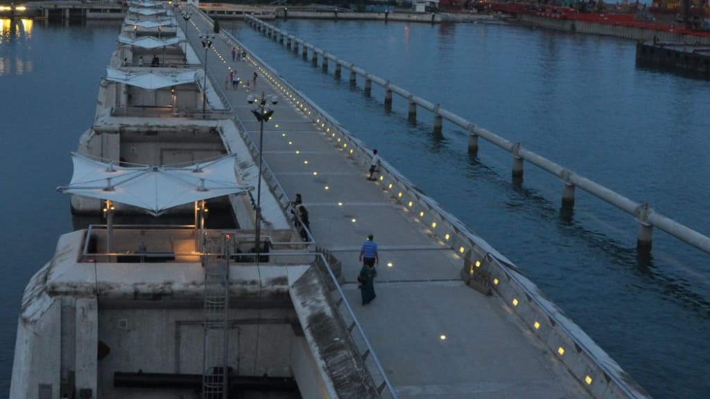 Marina Barrage: Green Oasis and Waterfront Leisure