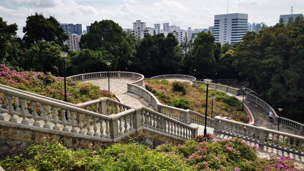 Southern Ridges: Panoramic Views and Architectural Marvels