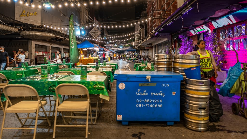 Patpong Night Market: An Electric Mix of Bargains and Nightlife