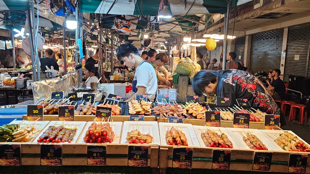 Patpong Night Market: An Electric Mix of Bargains and Nightlife