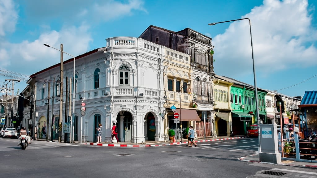 Historical Elegance: Shopping Among Sino-European Architecture
