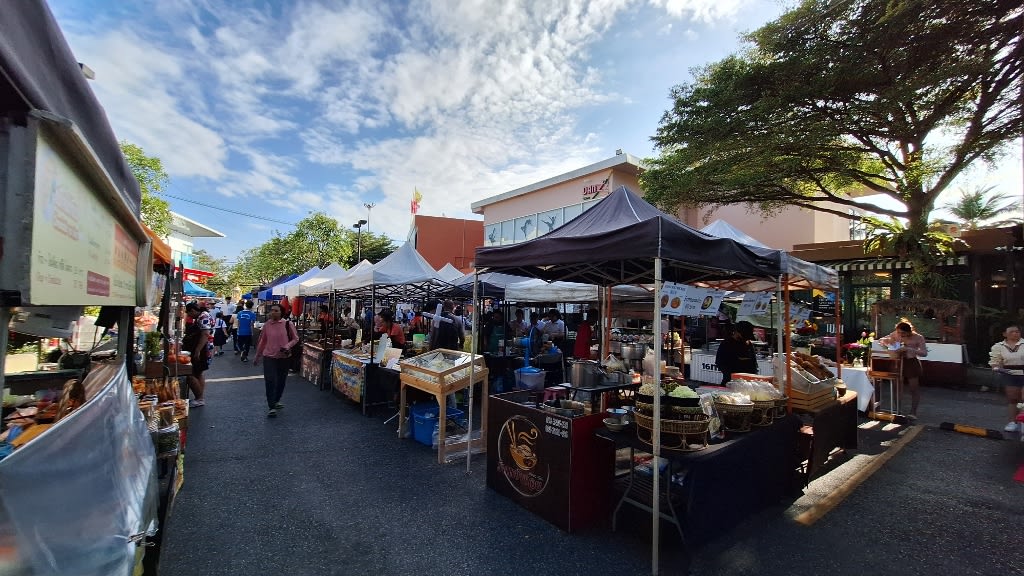 Phuket Indy Night Market: A Local Experience with a Creative Twist