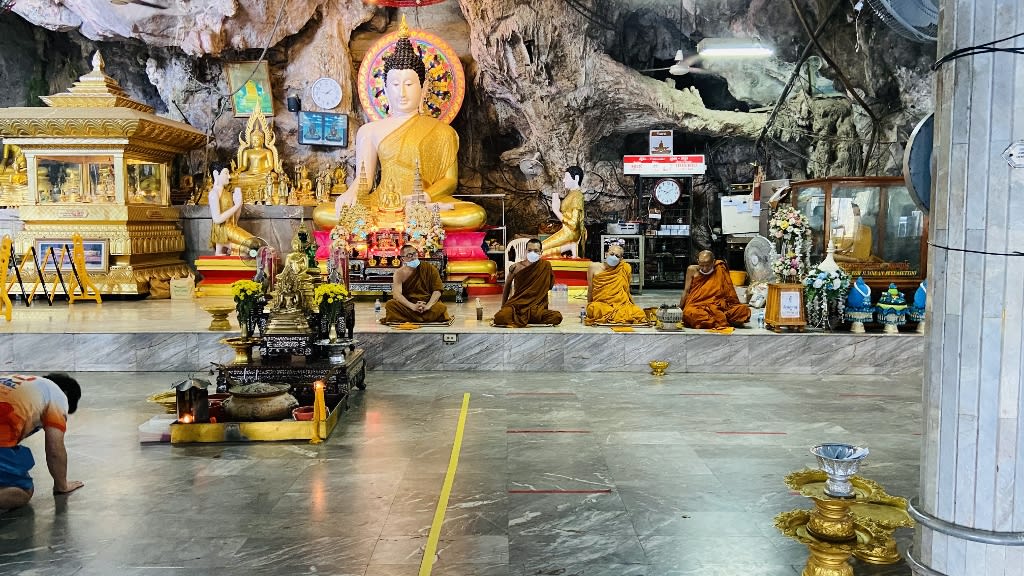 Wat Tham Suea