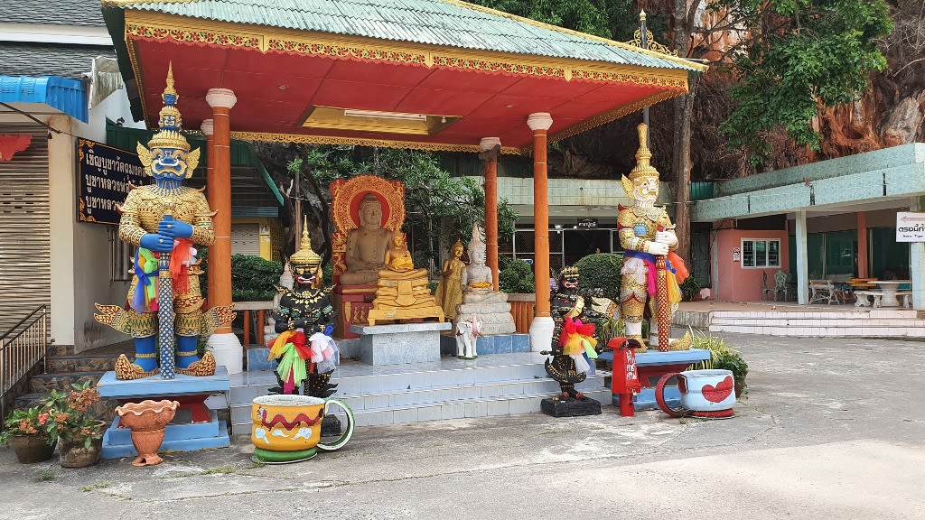 Wat Tham Suea