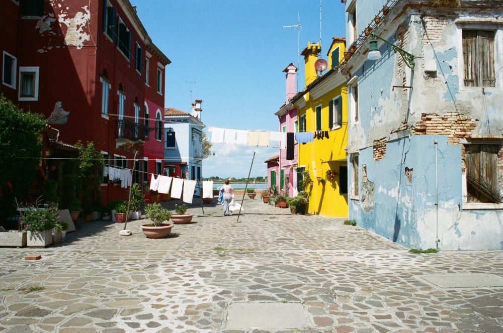 hanging-washing-in-burano hanging-washing-in-burano