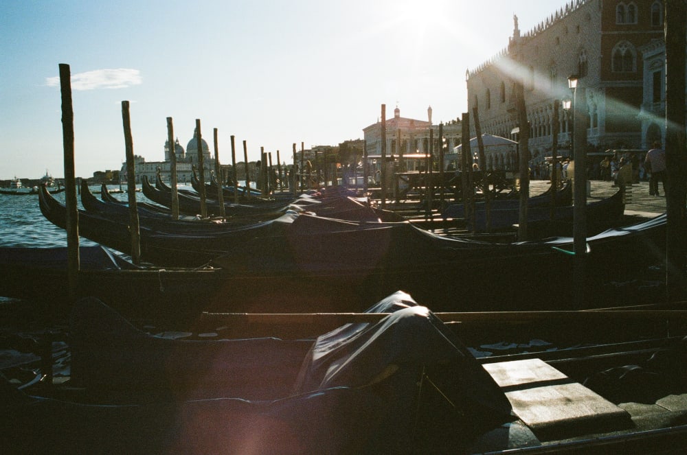 line-of-gondolas-in-venice line-of-gondolas-in-venice