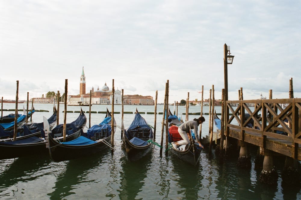 preparing-his-gondola-in-venice preparing-his-gondola-in-venice