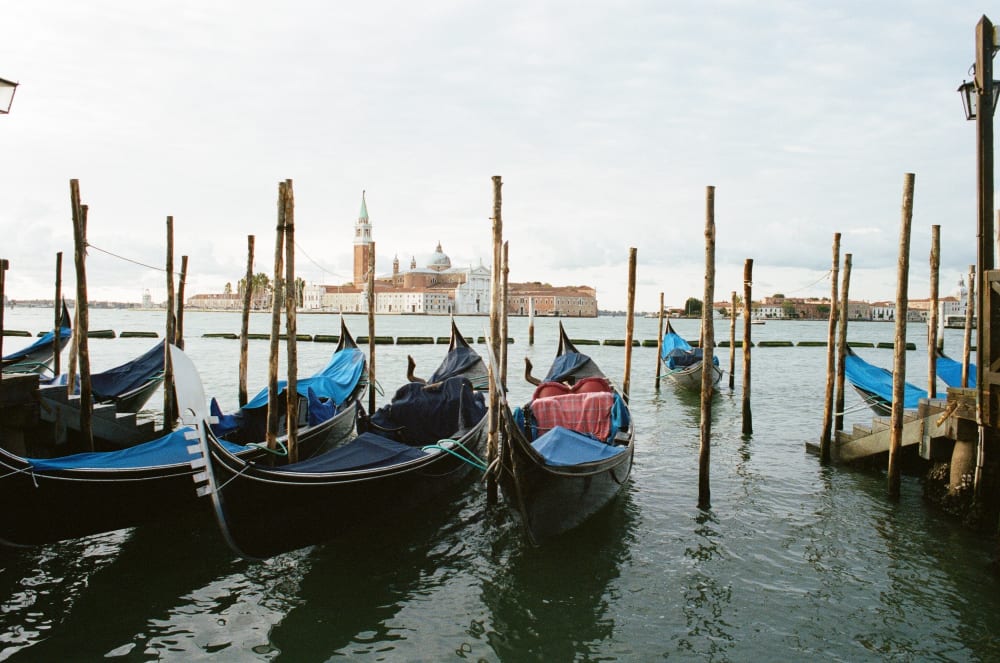 waiting-gondolas-in-venice waiting-gondolas-in-venice