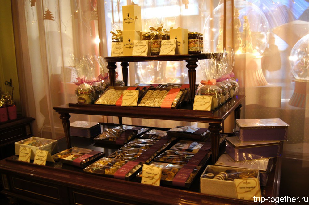 Интерьер кондитерской Demel