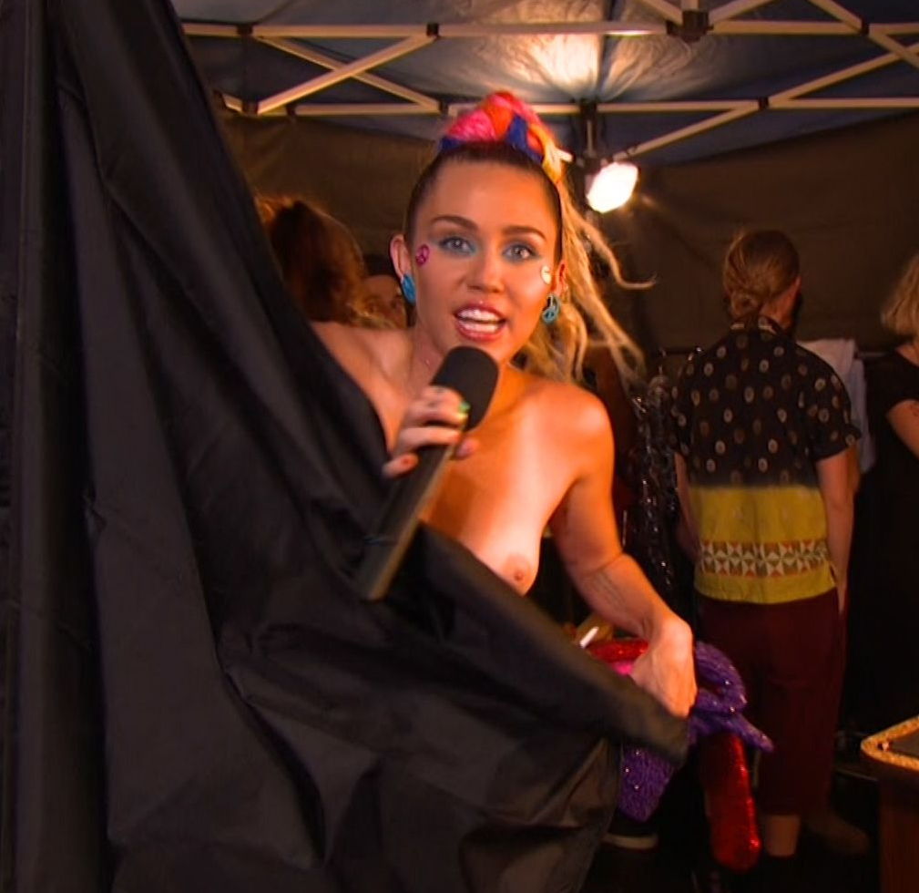 Miley cirus nip slip