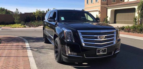 Cadillac Escalade ESV чёрного цвета