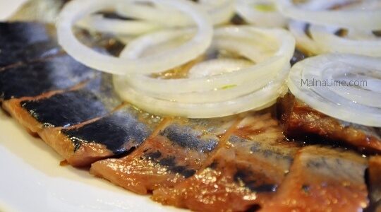 Слабосоленая сельдь с луком и маслом как посолить селёдку в домашних условиях вкусно и быстро
