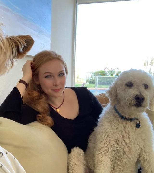 Molly C. Quinn sexy with pet