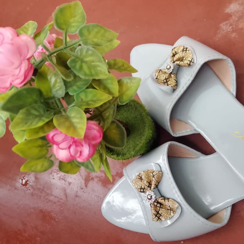 Women slide sandals