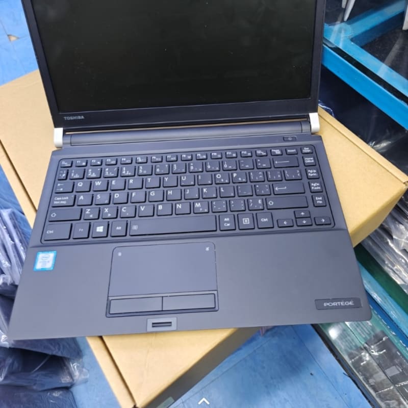 Toshiba Portege R30-C Coi5 6th Generation 2.4ghz 8gb ram 256ssd