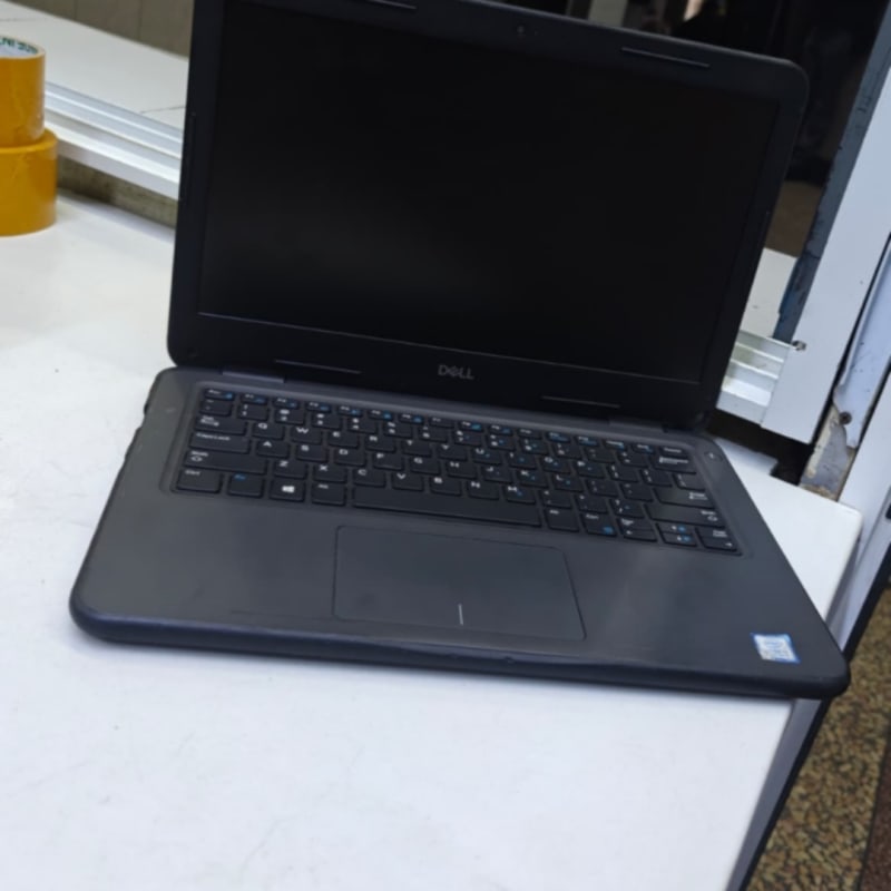 Dell 3300  i3 4gb ram 256ssd 7th generation