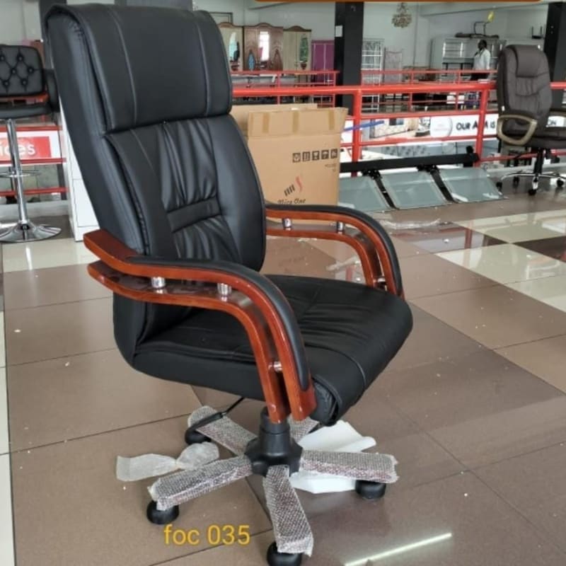 Managerial boss executive office chair