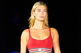 Показ Tommy Hilfiger в Шанхае: невеста Джастина Бибера Хейли Болдуин и другие на подиуме