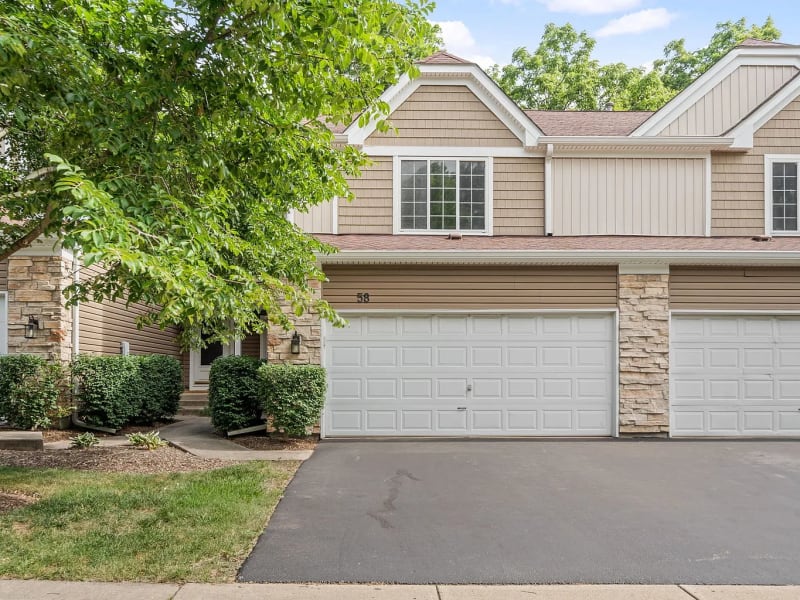 58 Cambridge Ave, Streamwood, IL 60107