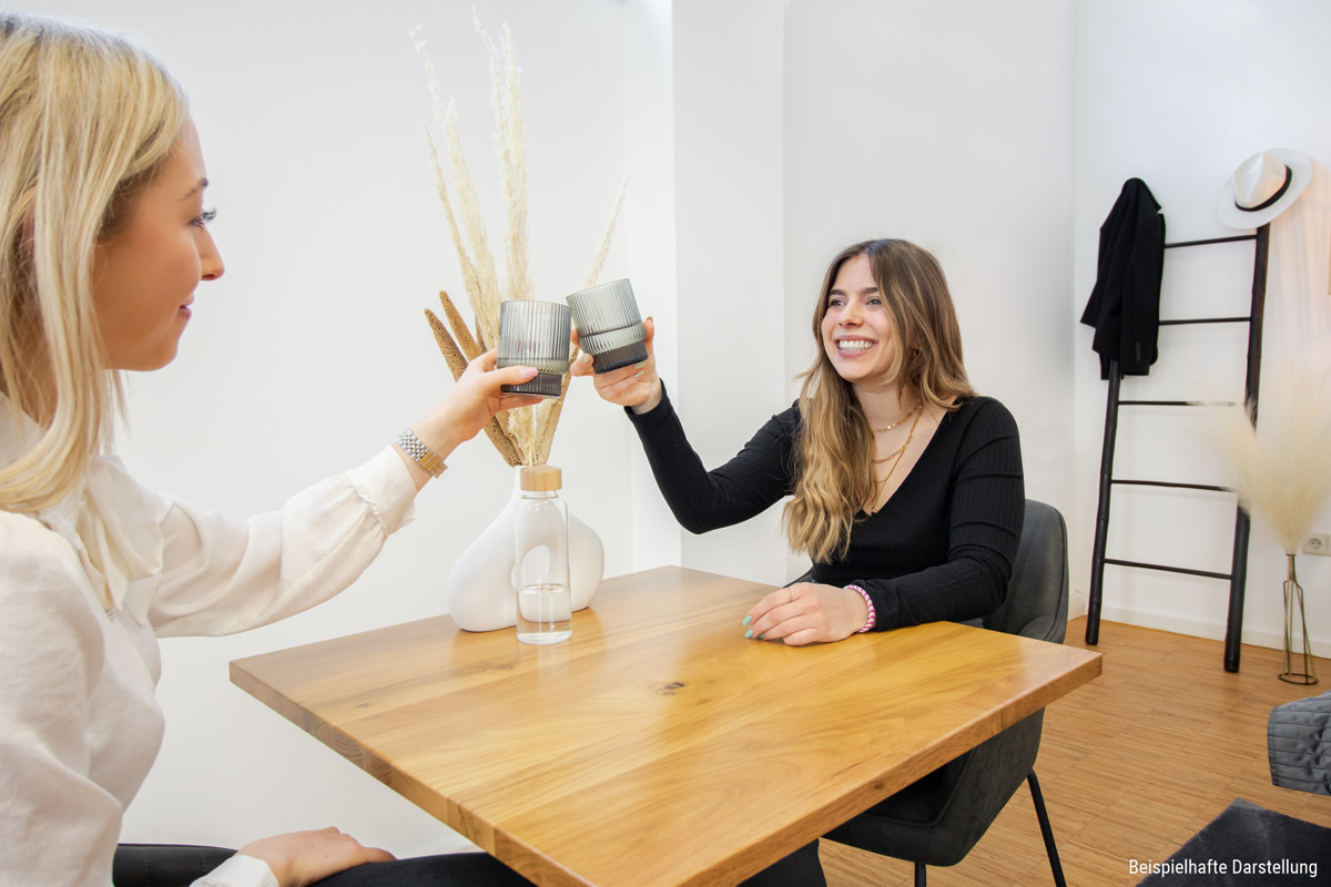 Wunderschöne 2-Zimmer Penthouse Wohnung Möbliert im Heilbronner Zentrum zu vermieten! - Photo 1