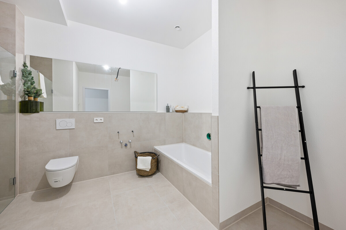 *ERSTBEZUG* Traumhafte 2-Zimmer Wohnung mit eigenem Gartenanteil direkt in Flussnähe! - Photo 5