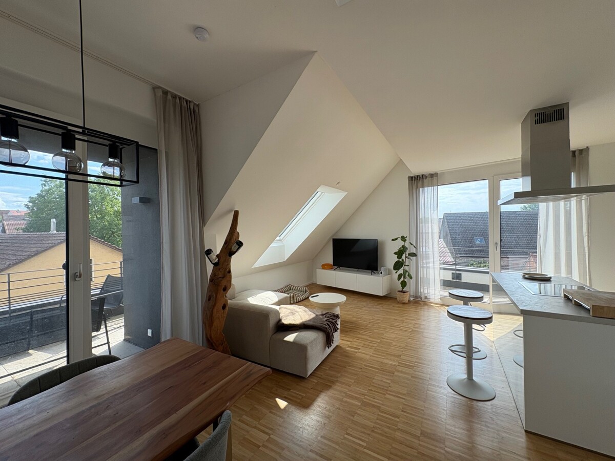 Traumhafte 4,5 Zimmer Maisonettewohnung mit schöner Dachterrasse zu vermieten! - Photo 2