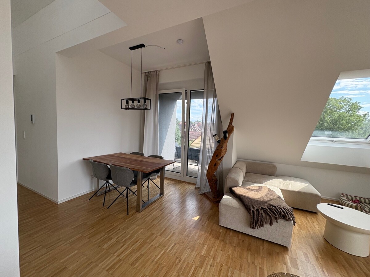 Traumhafte 4,5 Zimmer Maisonettewohnung mit schöner Dachterrasse zu vermieten! - Photo 1