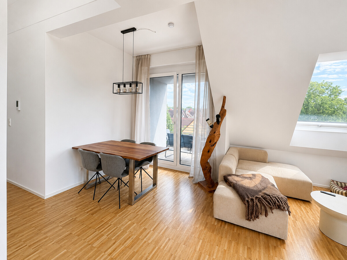 Traumhafte 4,5 Zimmer Maisonettewohnung mit schöner Dachterrasse zu vermieten! - Foto 1