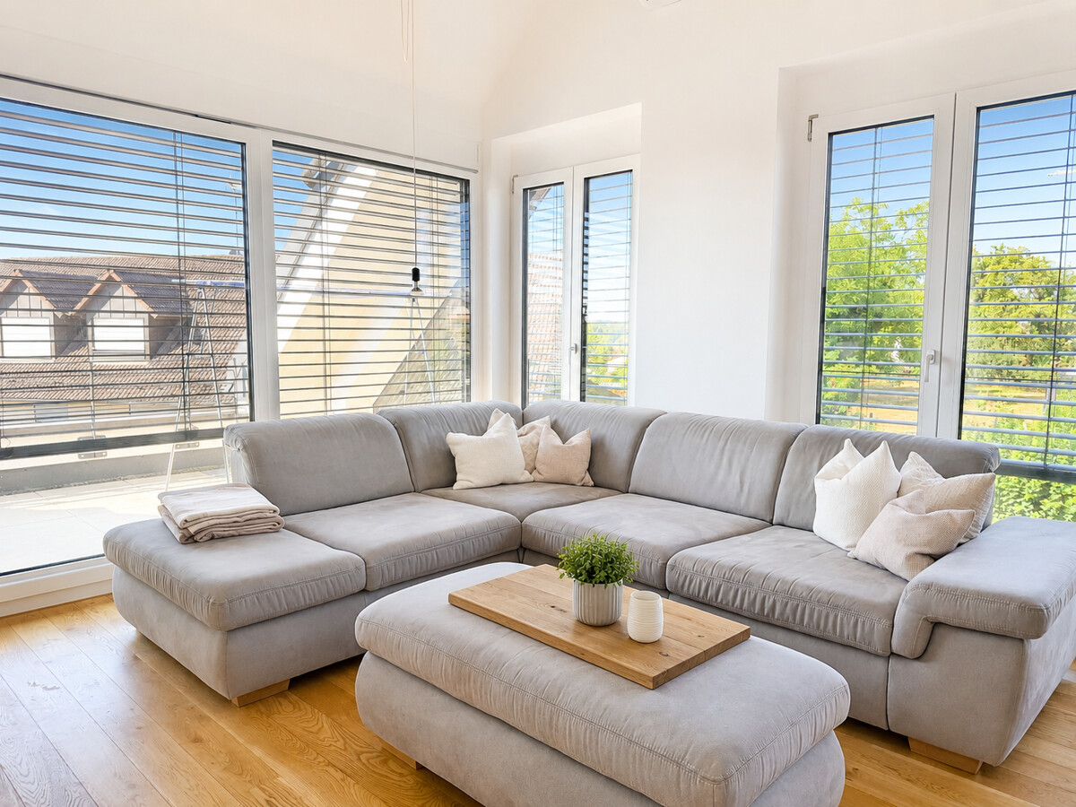 Wunderschöne 4-Zimmer DG-Wohnung mit Dachterrasse in idyllischer Lage! - Photo 1